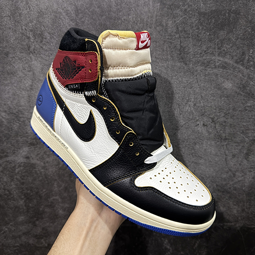 ナイキスーパーコピー 藤原ヒロシの三者コラボレーション白、青、赤のシューズ