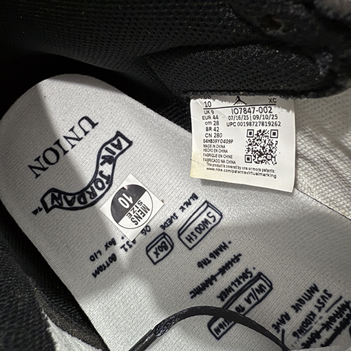 ナイキスーパーコピー 藤原ヒロシの三者コラボレーション白、青、赤のシューズ