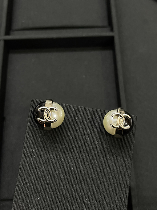シャネル 新しい白黒球形カラーブロックイヤリング
