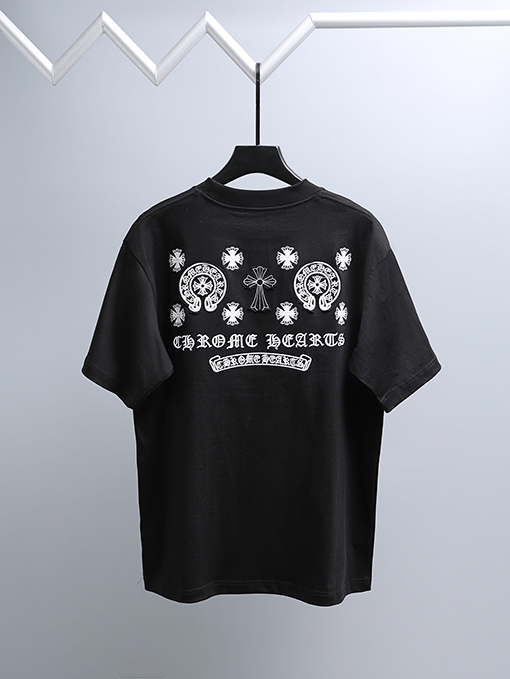 クロムハーツ 前面と背面に重なりう刺繍パッチが付いた半袖Tシャツ