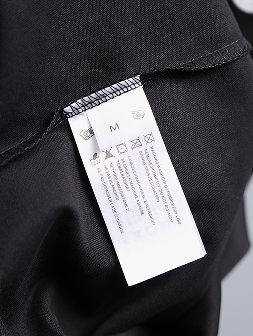 クロムハーツ 前面と背面に重なりう刺繍パッチが付いた半袖Tシャツ