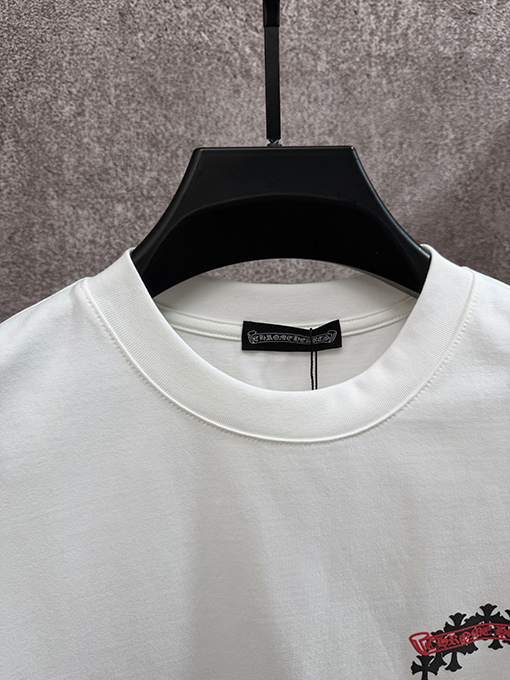 クロムハーツ クラシックなサンスクリットの半袖Tシャツ