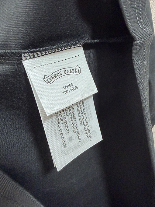 クロムハーツ クラシックなサンスクリットの半袖Tシャツ