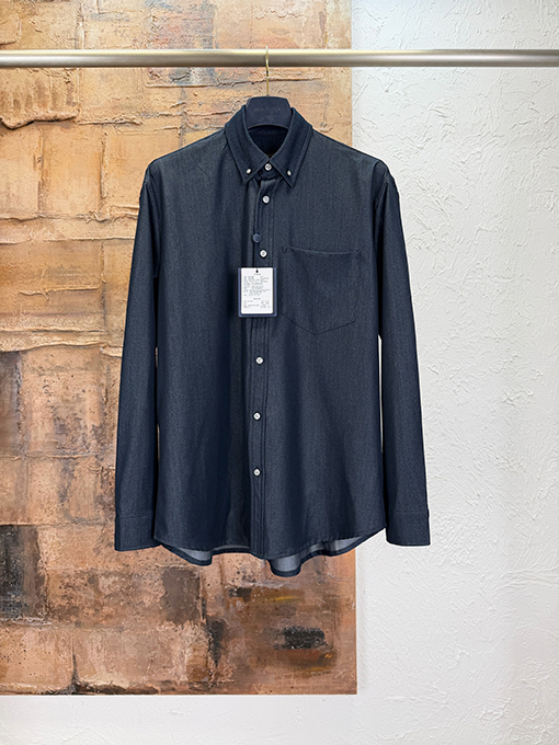 ルイヴィトン 後ろ襟にレザートリムをした長袖シャツ