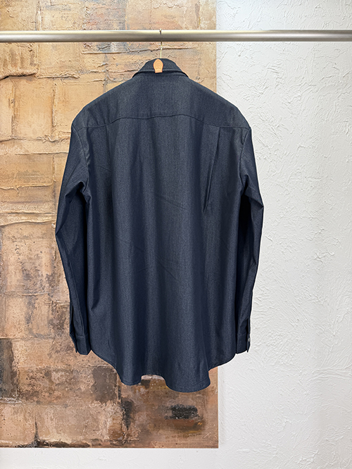 ルイヴィトン 後ろ襟にレザートリムをした長袖シャツ