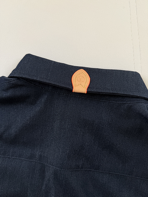 ルイヴィトン 後ろ襟にレザートリムをした長袖シャツ