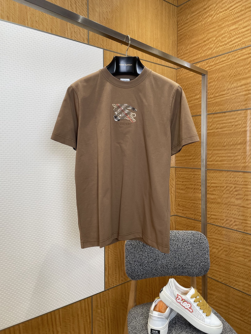 バーバリーコピー BURBERRY 新モデルチェック柄の軍馬アップリケクルーネック半袖Tシャツ