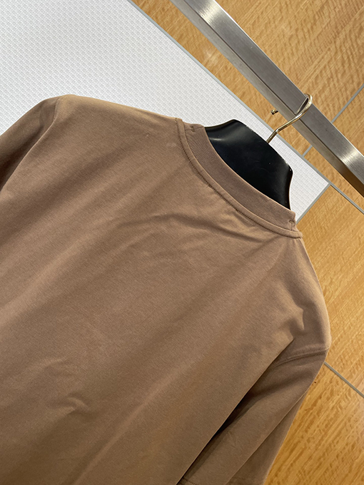 バーバリーコピー BURBERRY 新モデルチェック柄の軍馬アップリケクルーネック半袖Tシャツ