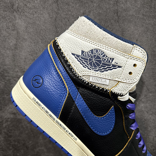 ナイキ 藤原ヒロシ氏による三者コラボレーション4色パッチワークのグレー稲妻ホワイトブルーブラックのシューズ