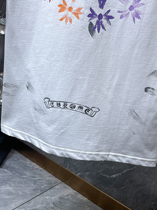 クロムハーツ 馬蹄柄のサンスクリットクロスウォッシュとダメージをした半袖Tシャツ