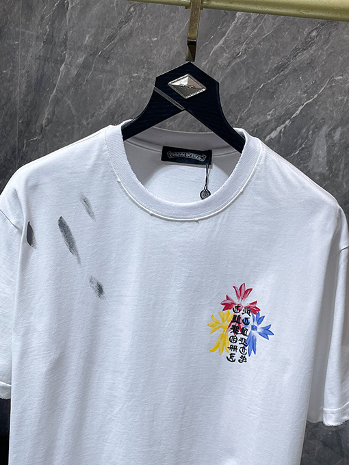 クロムハーツ 馬蹄柄のサンスクリットクロスウォッシュとダメージをした半袖Tシャツ