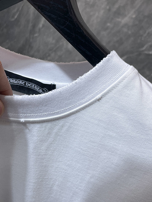 クロムハーツ 馬蹄柄のサンスクリットクロスウォッシュとダメージをした半袖Tシャツ