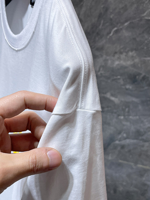 クロムハーツ 馬蹄柄のサンスクリットクロスウォッシュとダメージをした半袖Tシャツ