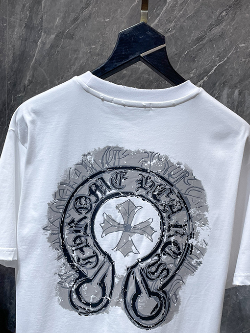 クロムハーツ 馬蹄型のウォッシュとダメージをした半袖Tシャツ