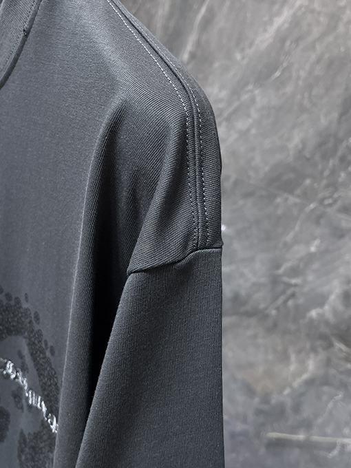 クロムハーツ 馬蹄とサンスクリット十字の刺繍が手描きされた半袖Tシャツ