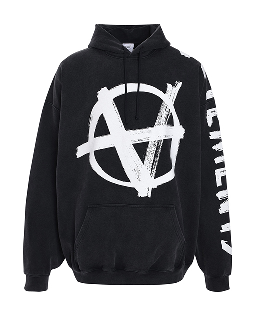 ヴェトモン VETEMENTS 胸と袖にロゴがプリントされたフード付きスウェットシャツ