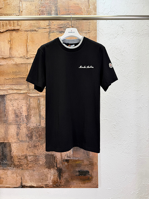 モンクレール Moncler ネックラインに刺繍ロゴが入ったカラーブロックの半袖Tシャツ