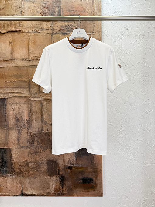 モンクレール Moncler ネックラインに刺繍ロゴが入ったカラーブロックの半袖Tシャツ