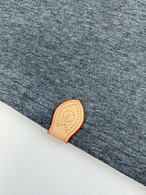 ルイヴィトン 新モデルレザーロゴ半袖Tシャツ