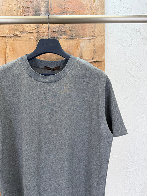 ルイヴィトン 新モデルレザーロゴ半袖Tシャツ