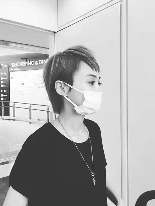 クロムハーツコピー ビーズチェーン付きの小さなシングルリング剣ペンダント