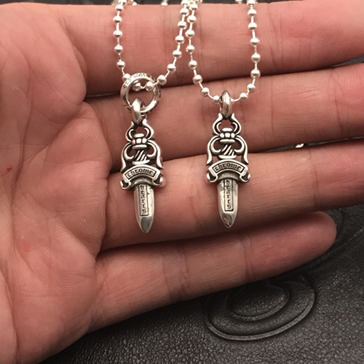 クロムハーツコピー ビーズチェーン付きの小さなシングルリング剣ペンダント