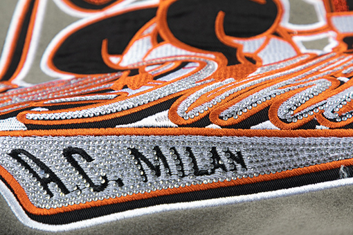 オフホワイト off white コラボレーション ヘビー刺繍 ラインストーン ベースボールジャケット