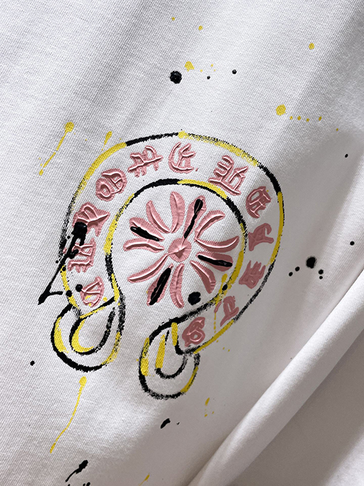 クロムハーツ クラシックなサンスクリットの手描き削り漂白された半袖Tシャツ