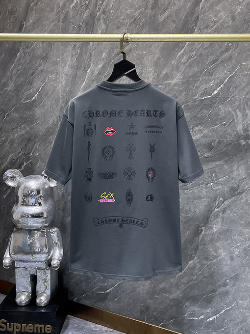 クロムハーツスーパーコピー カラーブロックのグラフィティ風ダメージ刺繍半袖Tシャツ