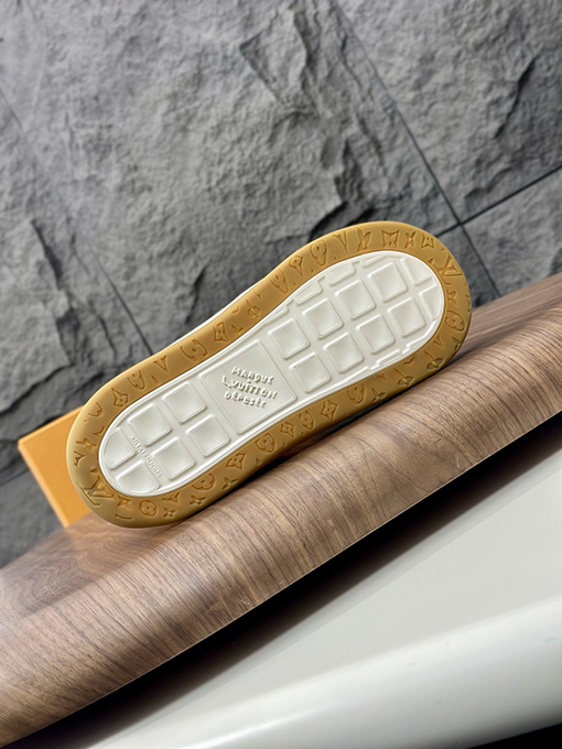 ルイヴィトン LV Tilted Monogram Damier チェック柄の花柄スニーカー