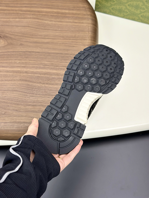 グッチ カジュアルスポーツシューズ