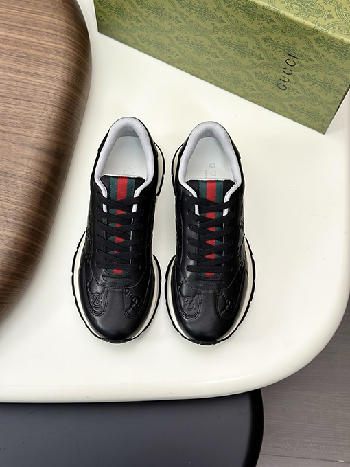 グッチ カジュアルスポーツシューズ