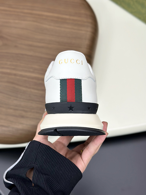 グッチ カジュアルスポーツシューズ