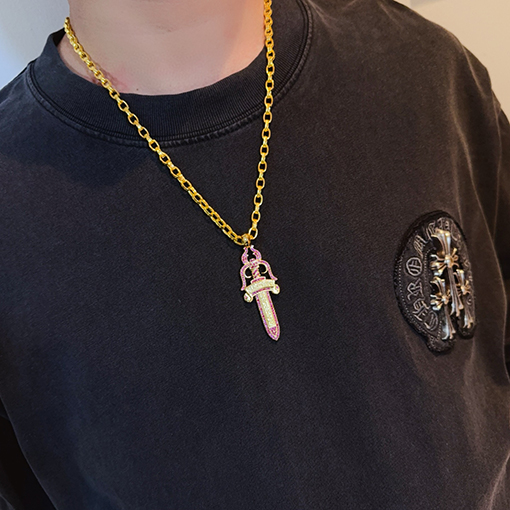 クロムハーツ クロムハーツ ピンクダイヤモンドの剣ペンダント付きゴールドレターネックレス