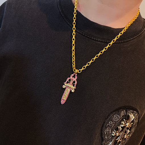 クロムハーツ クロムハーツ ピンクダイヤモンドの剣ペンダント付きゴールドレターネックレス