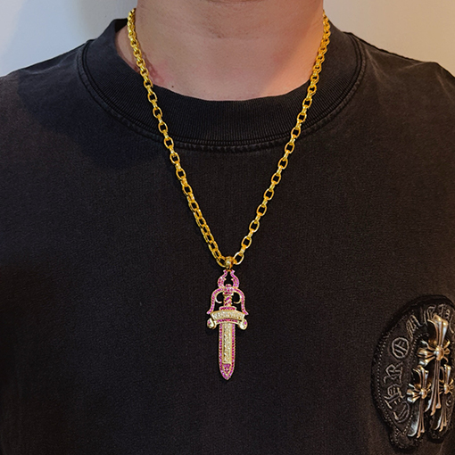 クロムハーツ クロムハーツ ピンクダイヤモンドの剣ペンダント付きゴールドレターネックレス