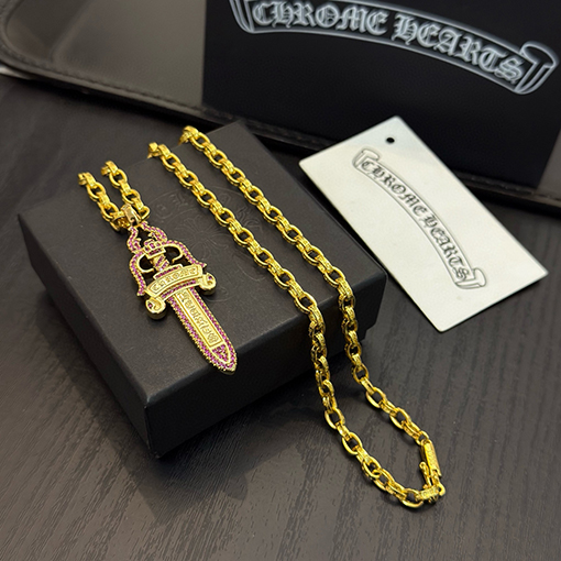 クロムハーツ クロムハーツ ピンクダイヤモンドの剣ペンダント付きゴールドレターネックレス