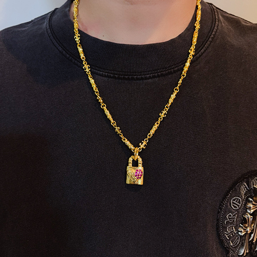 クロムハーツ ピンクダイヤモンドのハート型ペンダント付きゴールドネックレス