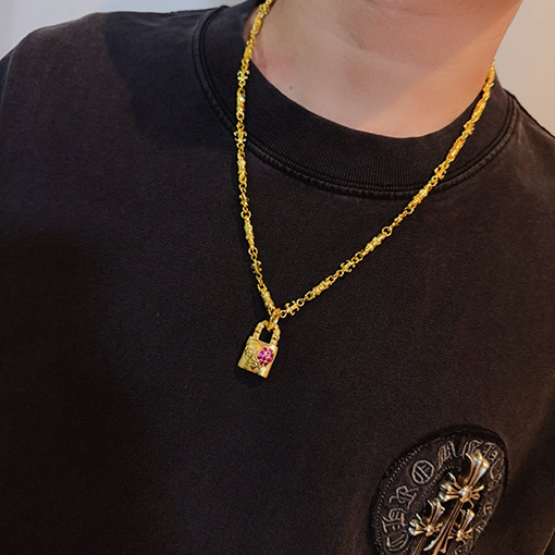 クロムハーツ ピンクダイヤモンドのハート型ペンダント付きゴールドネックレス