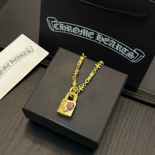 クロムハーツ ピンクダイヤモンドのハート型ペンダント付きゴールドネックレス