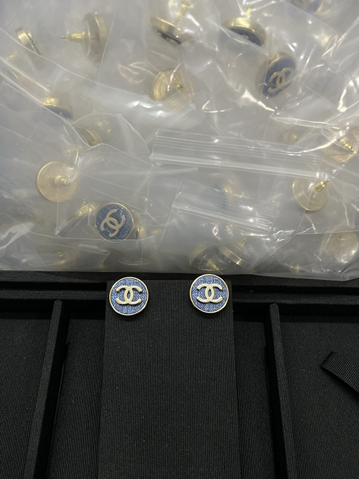 シャネル 新作ブルーデニムラウンドゴールドダブルCスタッドピアス