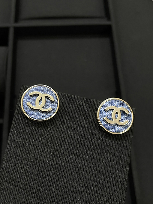 シャネル 新作ブルーデニムラウンドゴールドダブルCスタッドピアス