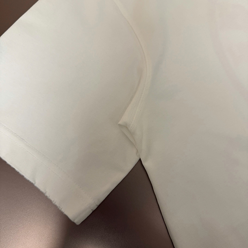 クロムハーツコピー フロントとバックにクラシックなロゴ刺繍がされた半袖Tシャツ