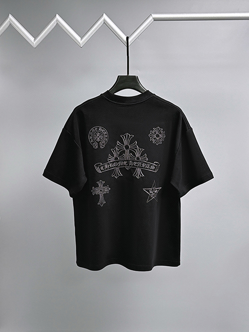 クロムハーツ 胸の後ろに重なりう刺繍がされた半袖Tシャツ
