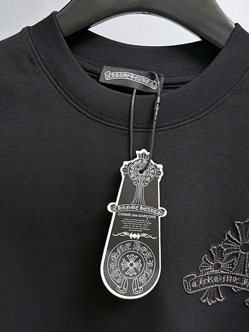 クロムハーツ 胸の後ろに重なりう刺繍がされた半袖Tシャツ