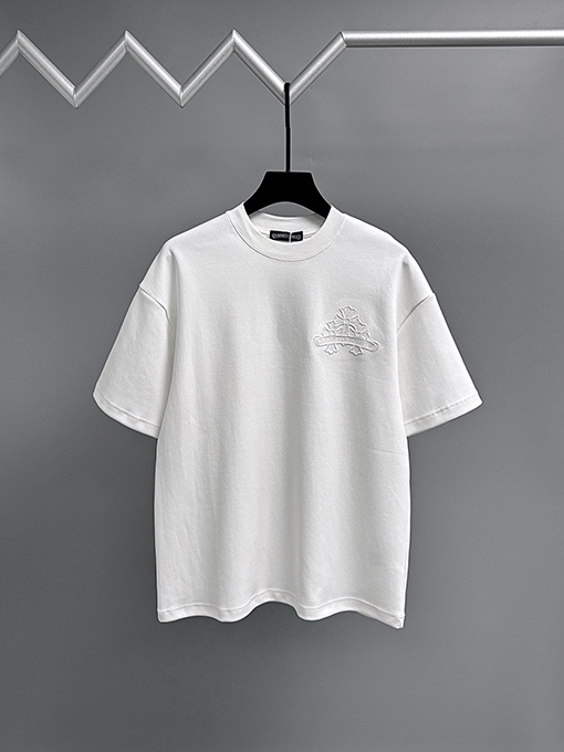 クロムハーツ 胸の後ろに重なりう刺繍がされた半袖Tシャツ