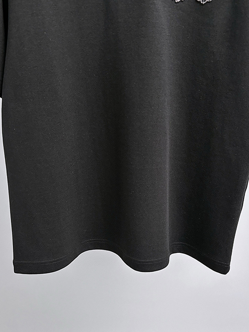 クロムハーツ 胸の後ろに重なりう刺繍がされた半袖Tシャツ