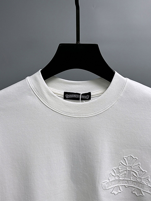 クロムハーツ 胸の後ろに重なりう刺繍がされた半袖Tシャツ