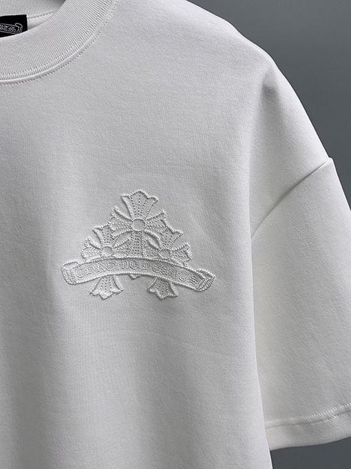 クロムハーツ 胸の後ろに重なりう刺繍がされた半袖Tシャツ