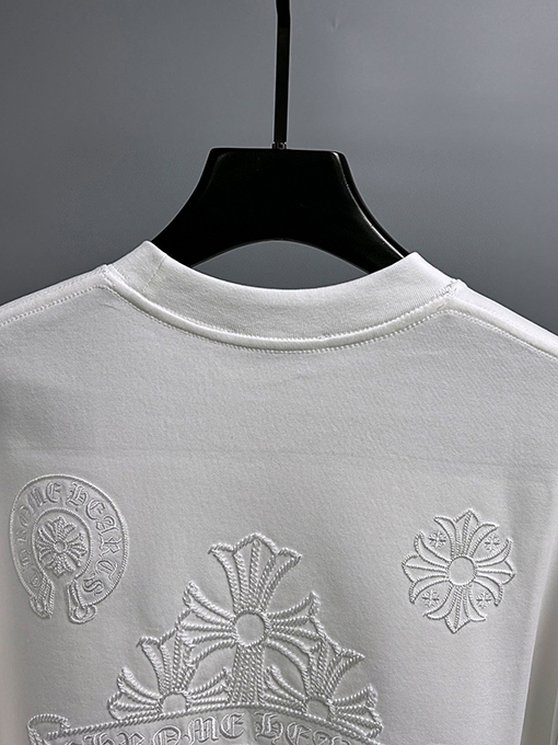 クロムハーツ 胸の後ろに重なりう刺繍がされた半袖Tシャツ